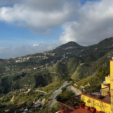 Santa Lucia Bed and Breakfast *
